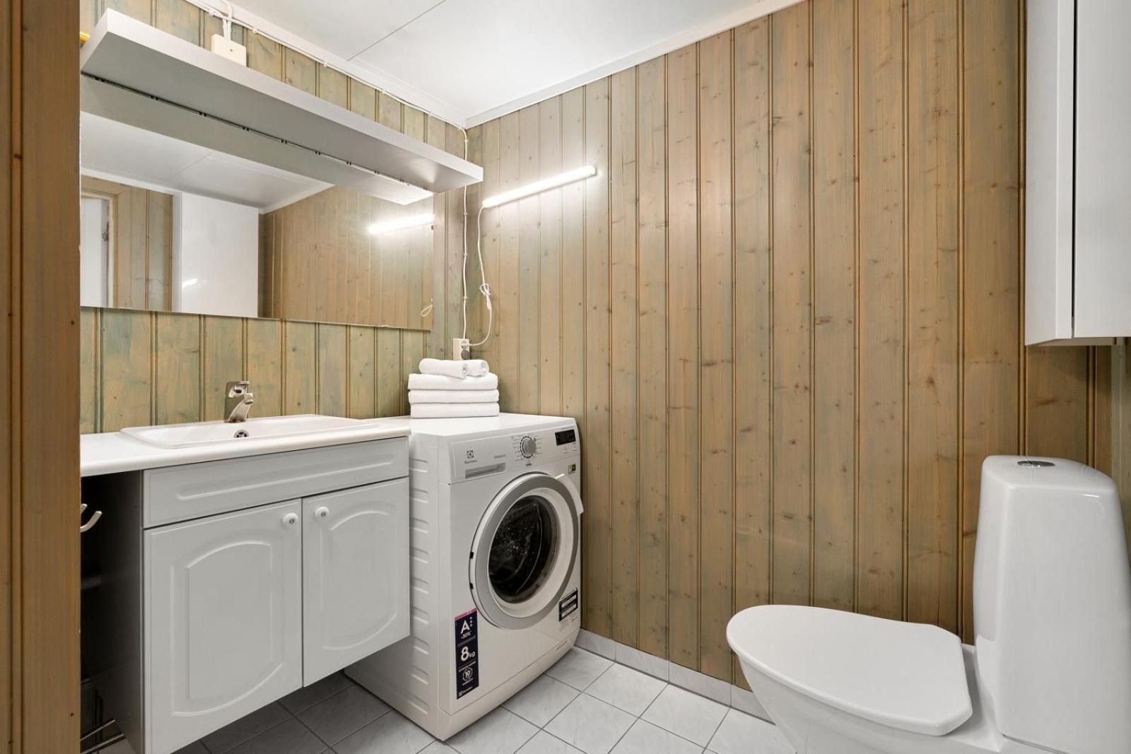 Room In Cozy Apartment 7 Min Walk From The City Center Тромсё Экстерьер фото