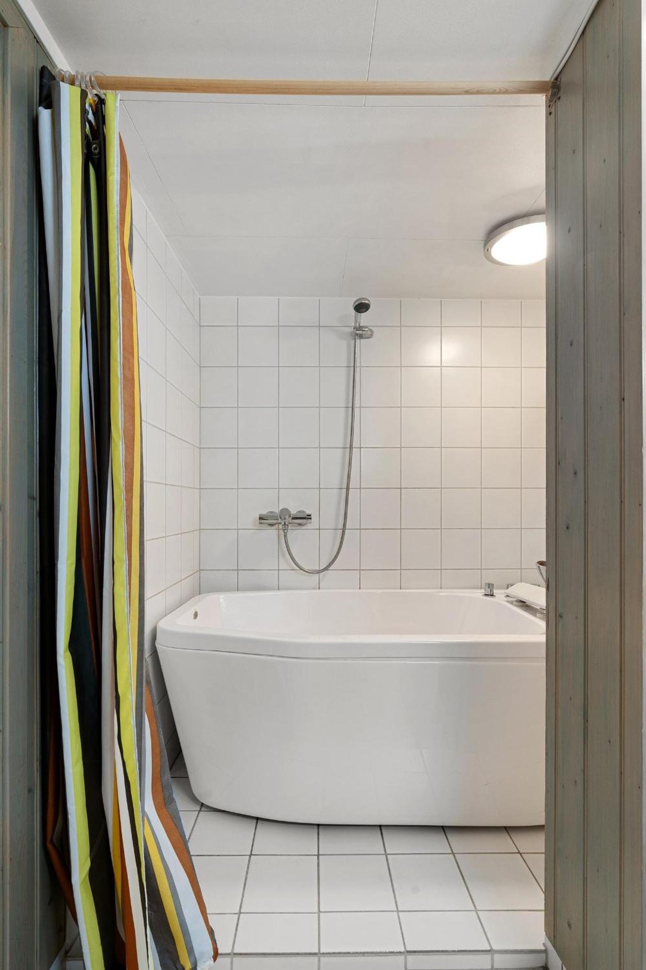 Room In Cozy Apartment 7 Min Walk From The City Center Тромсё Экстерьер фото
